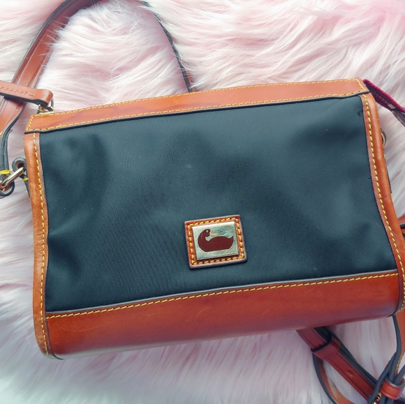 Dooney & Bourke crossbody - Picture 3 of 15